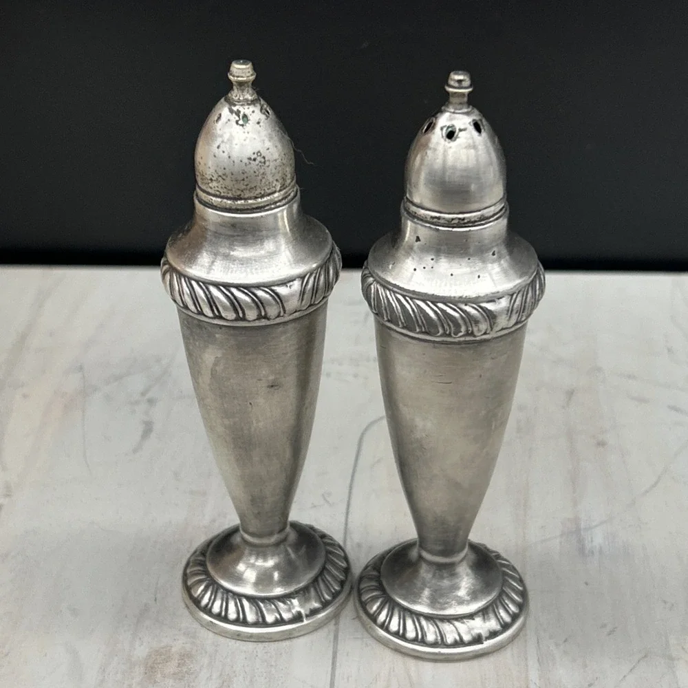Vintage W.B. Mfg. Co. #3124 Salt & Pepper Set